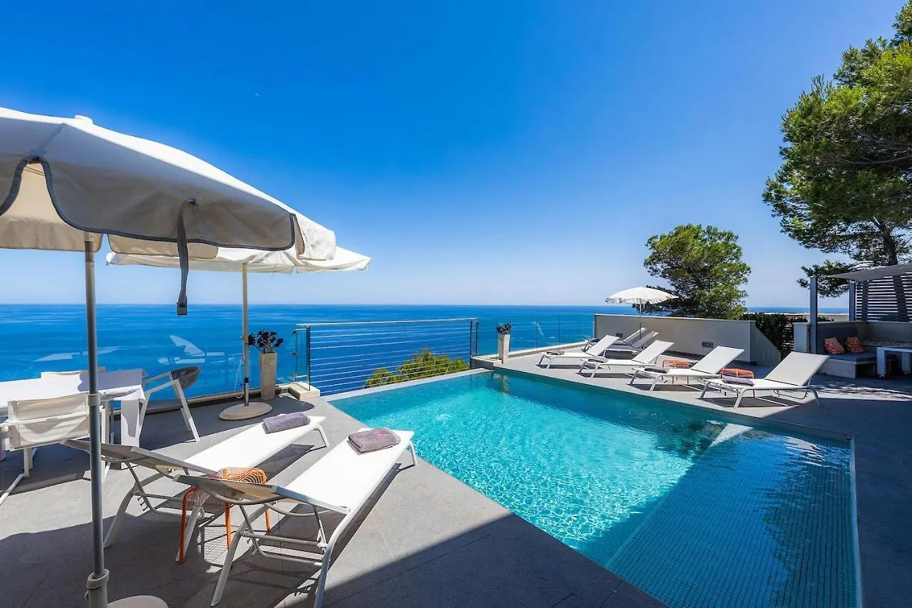 Can Ema, Villa Moderna Con Piscina Frente Al Mar Capdepera