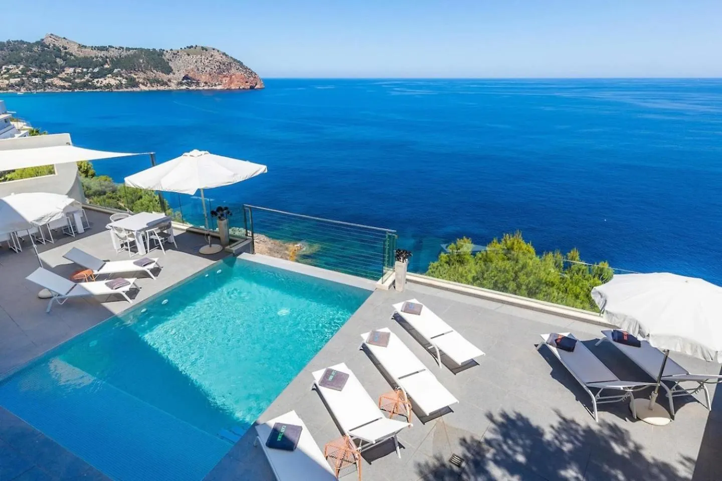 Can Ema, Villa Moderna Con Piscina Frente Al Mar contacts